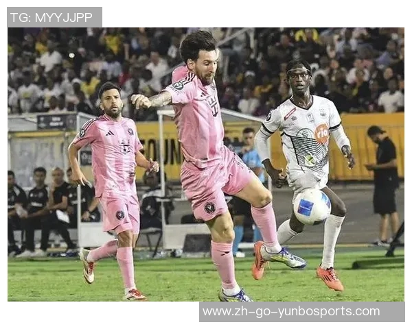 篮球巨星与足球传奇首次碰面展开跨界交流引发全球体育圈热议 篮球巨星与足球传奇首次碰面展开跨界交流引发全球体育圈热议